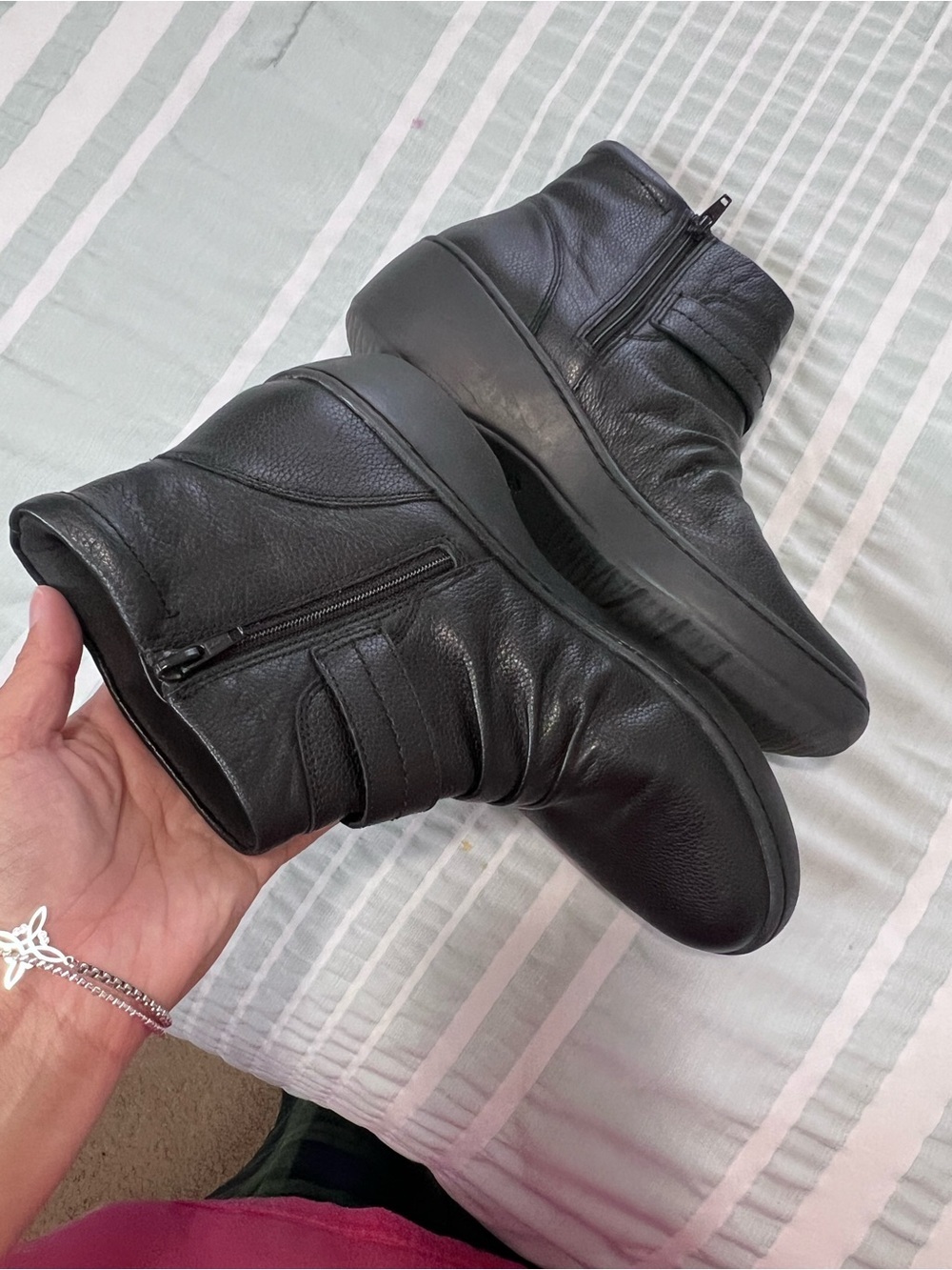 Clarks Black Delana Fairlee Leather Ankle Boots with Wrap Strap size 9 - Picture 3 of 9